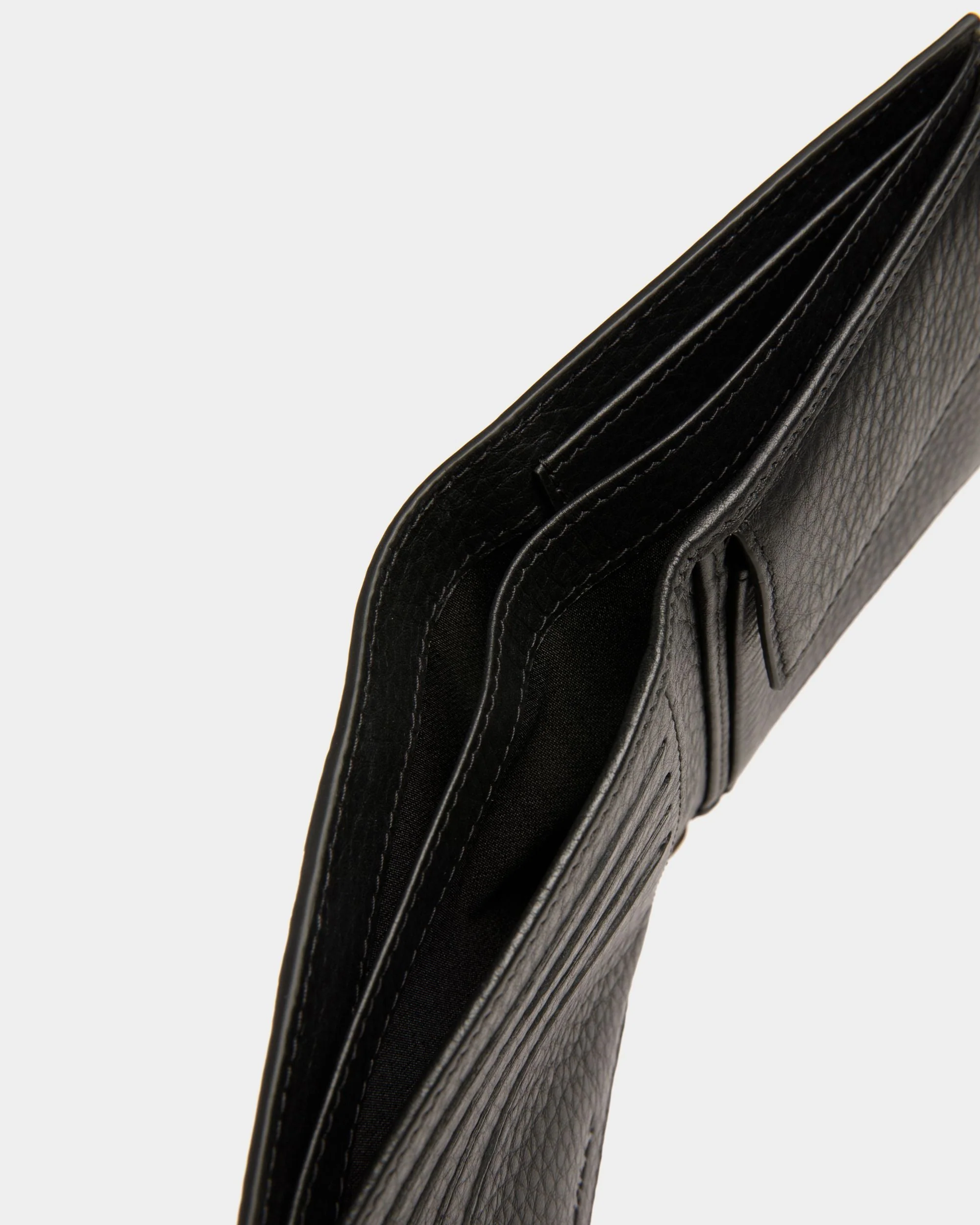 Ribbon Wallet in Black Grained Leather - Image 4