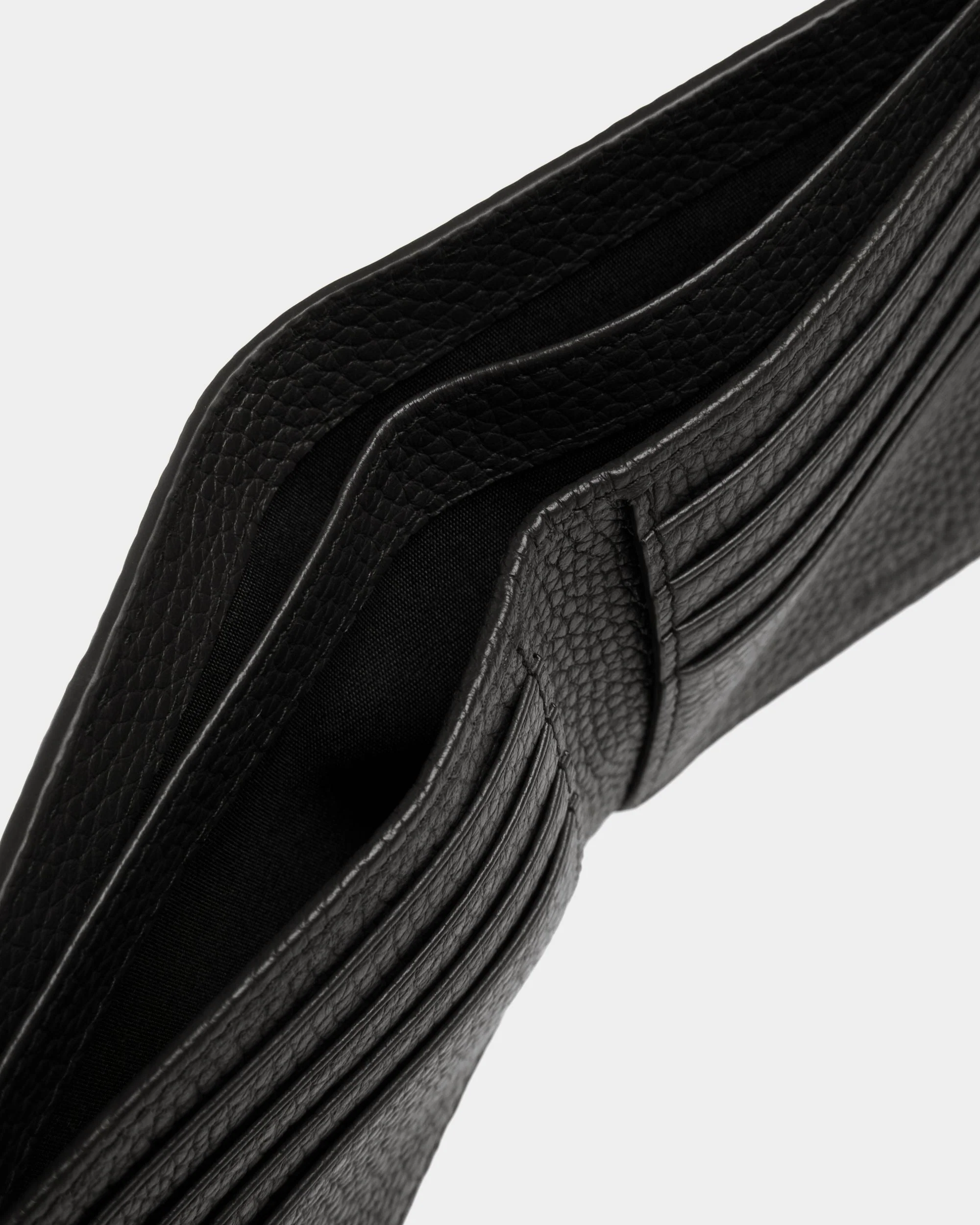 Ribbon Wallet in Black Grained Leather - Image 4