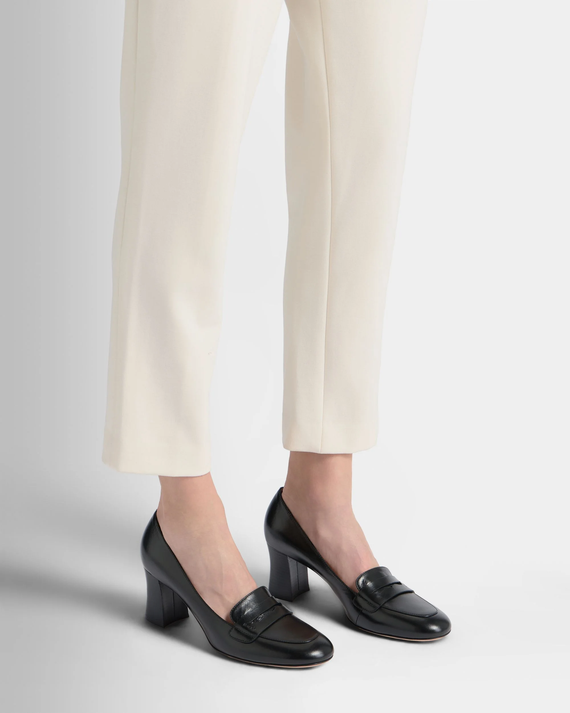 Saule Loafer Pump in Black Leather - Image 2