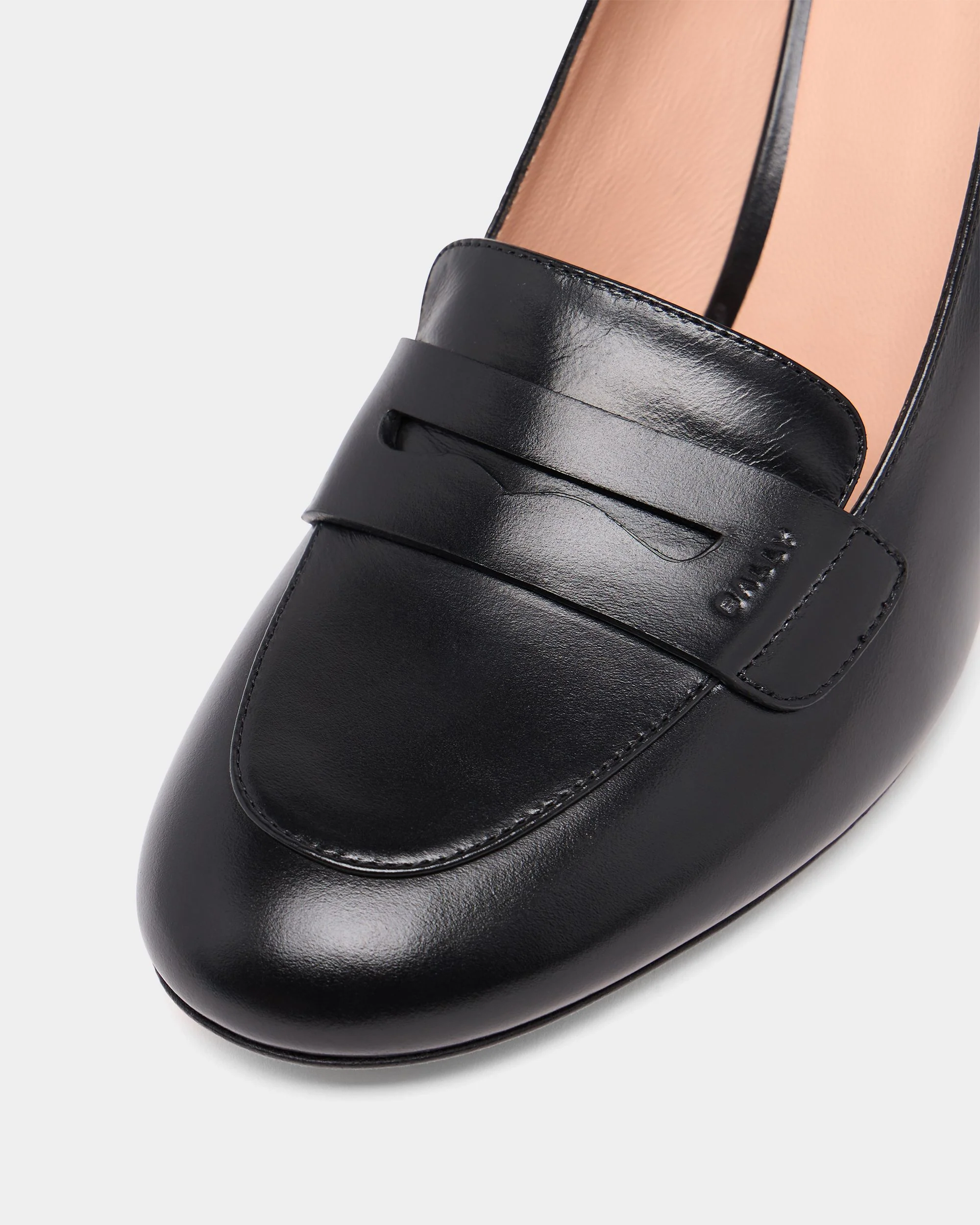 Saule Loafer Pump in Black Leather - Image 6