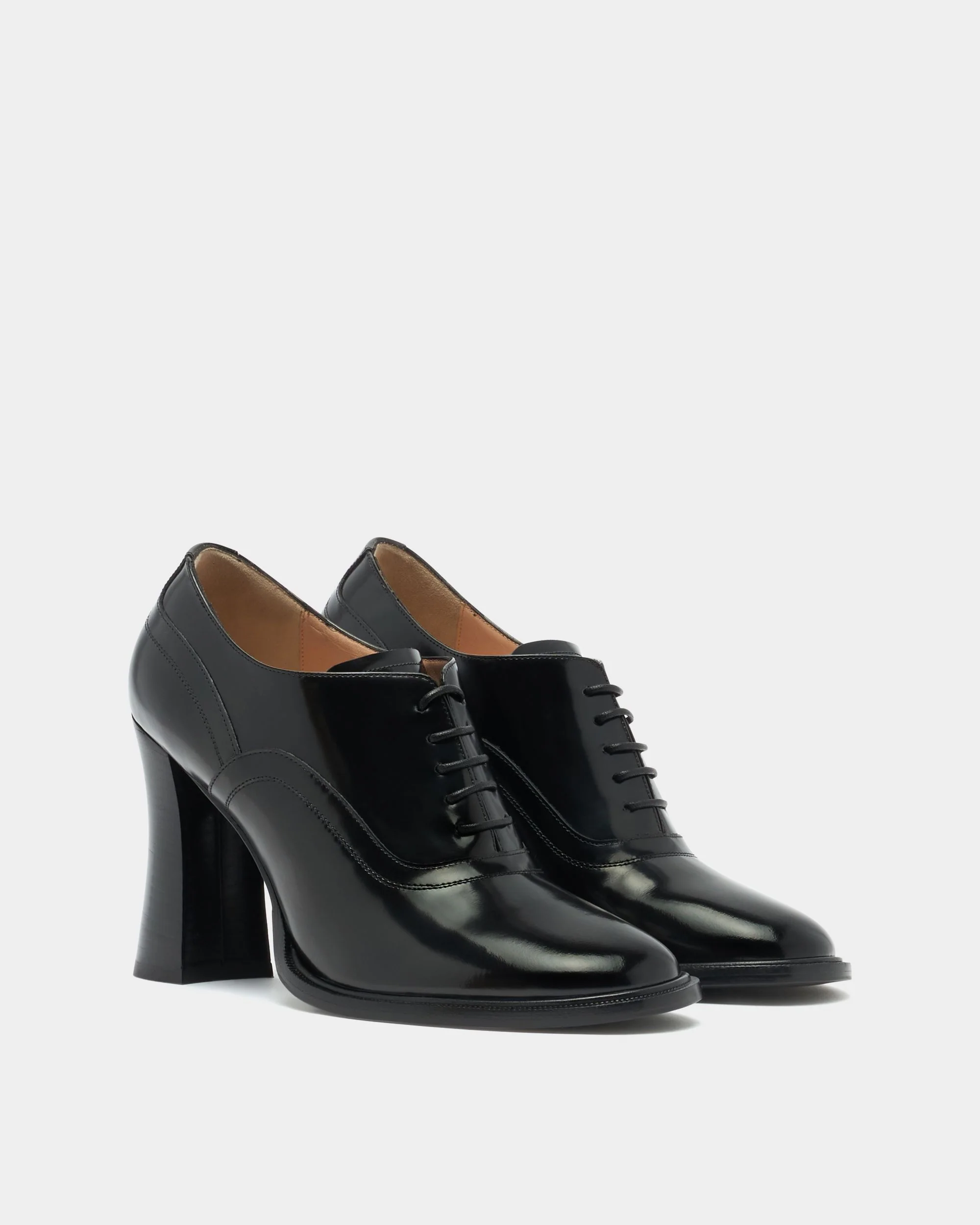 Saule Pump in Black Brushed Leather - Image 2