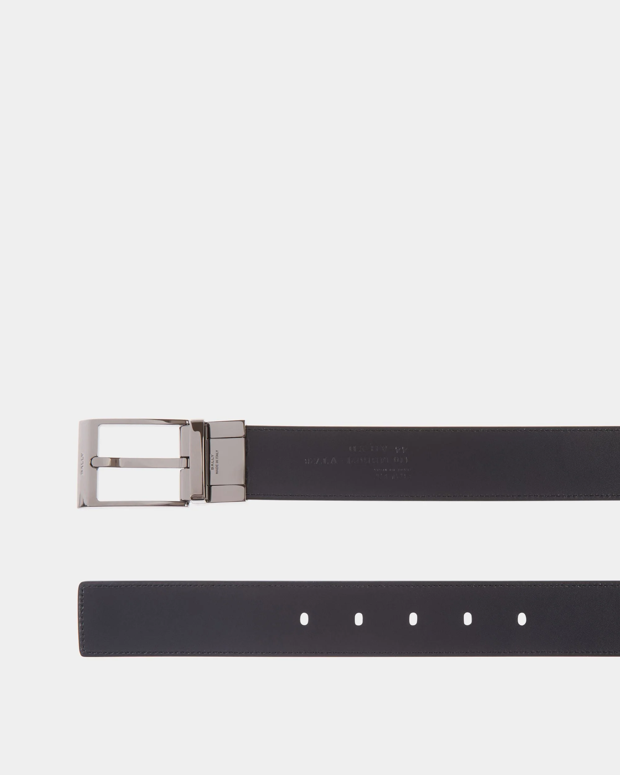 Shiffie 35mm Reversible And Adjustable Belt in Black And Navy Blue Leather - Image 2