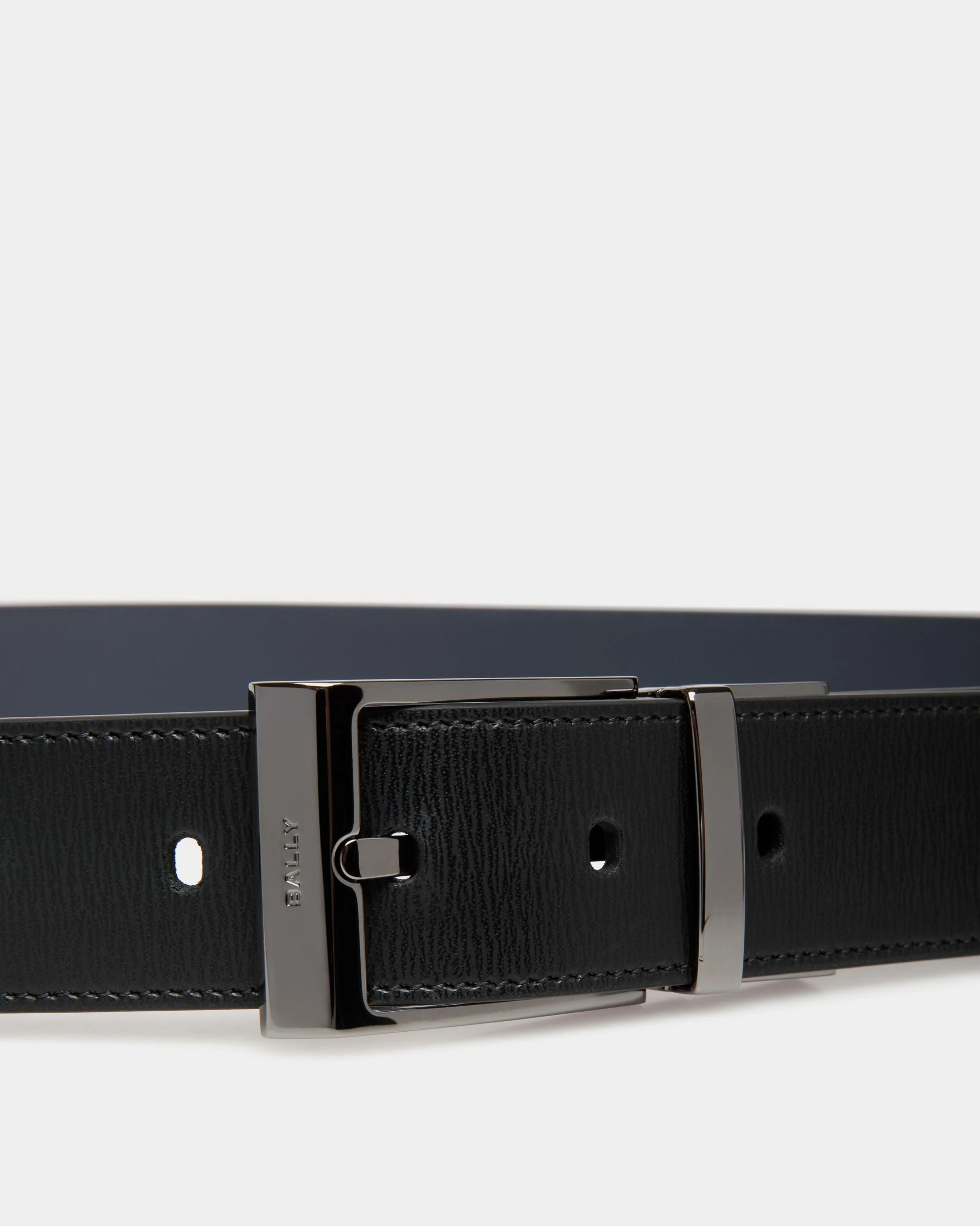 Shiffie 35mm Reversible And Adjustable Belt in Black And Navy Blue Leather - Image 4