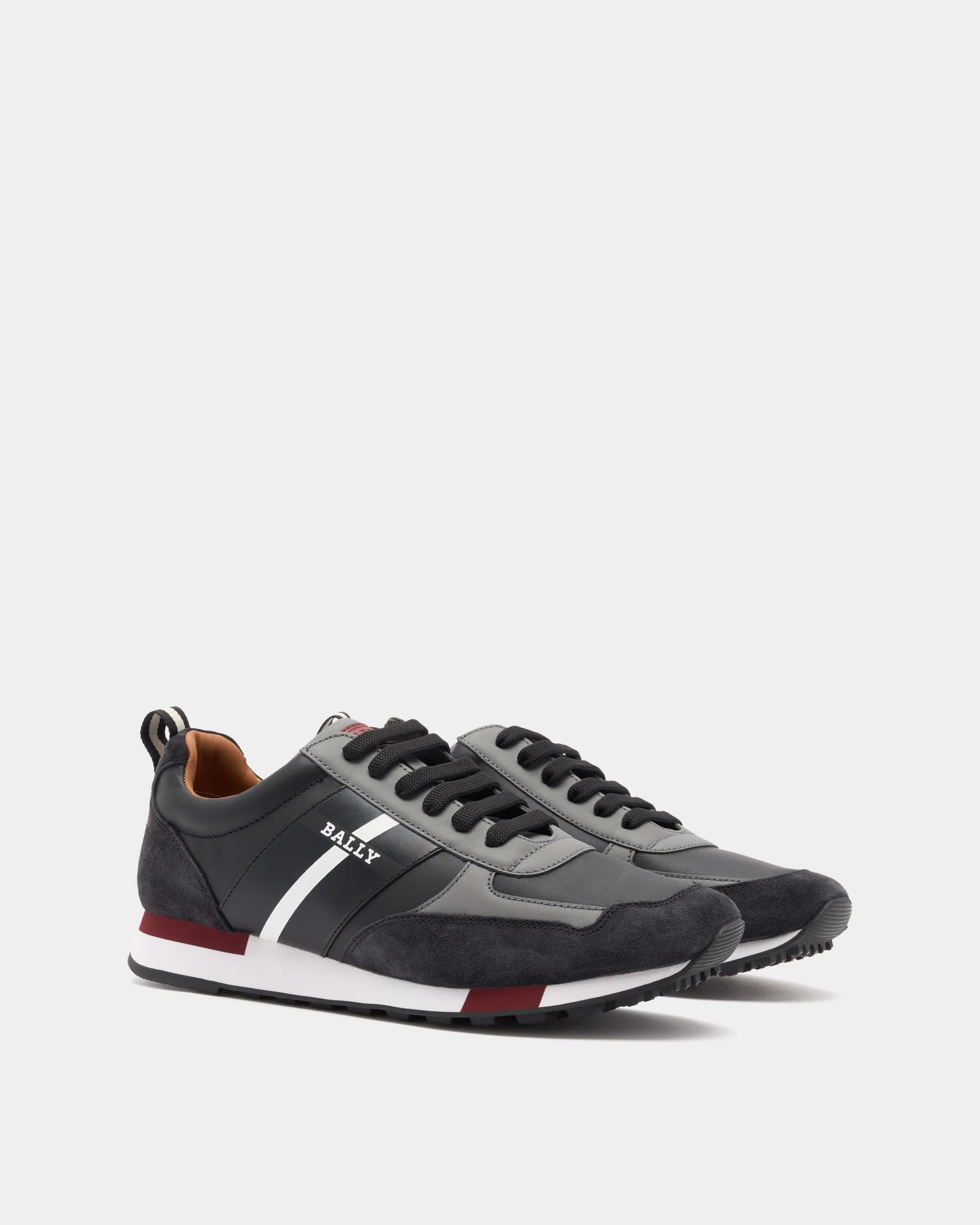 Sneaker in Black Leather - Image 3
