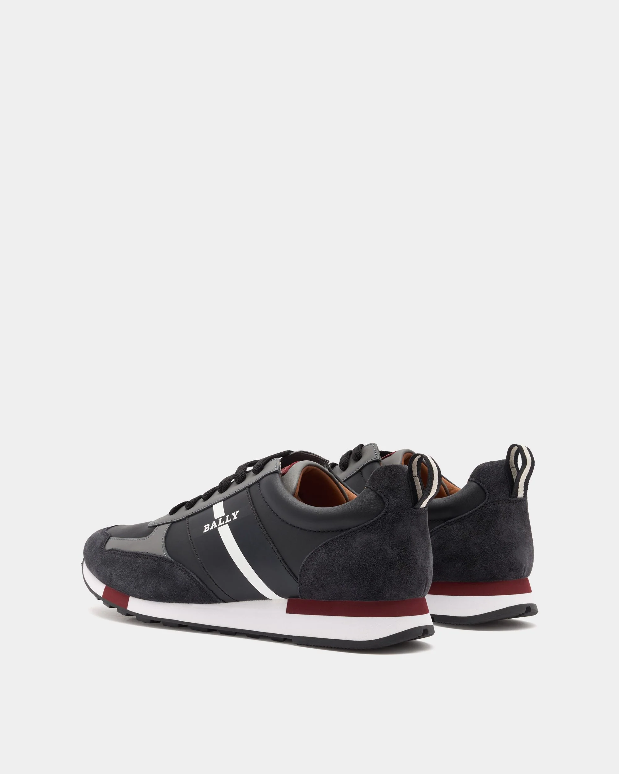 Sneaker in Black Leather - Image 4