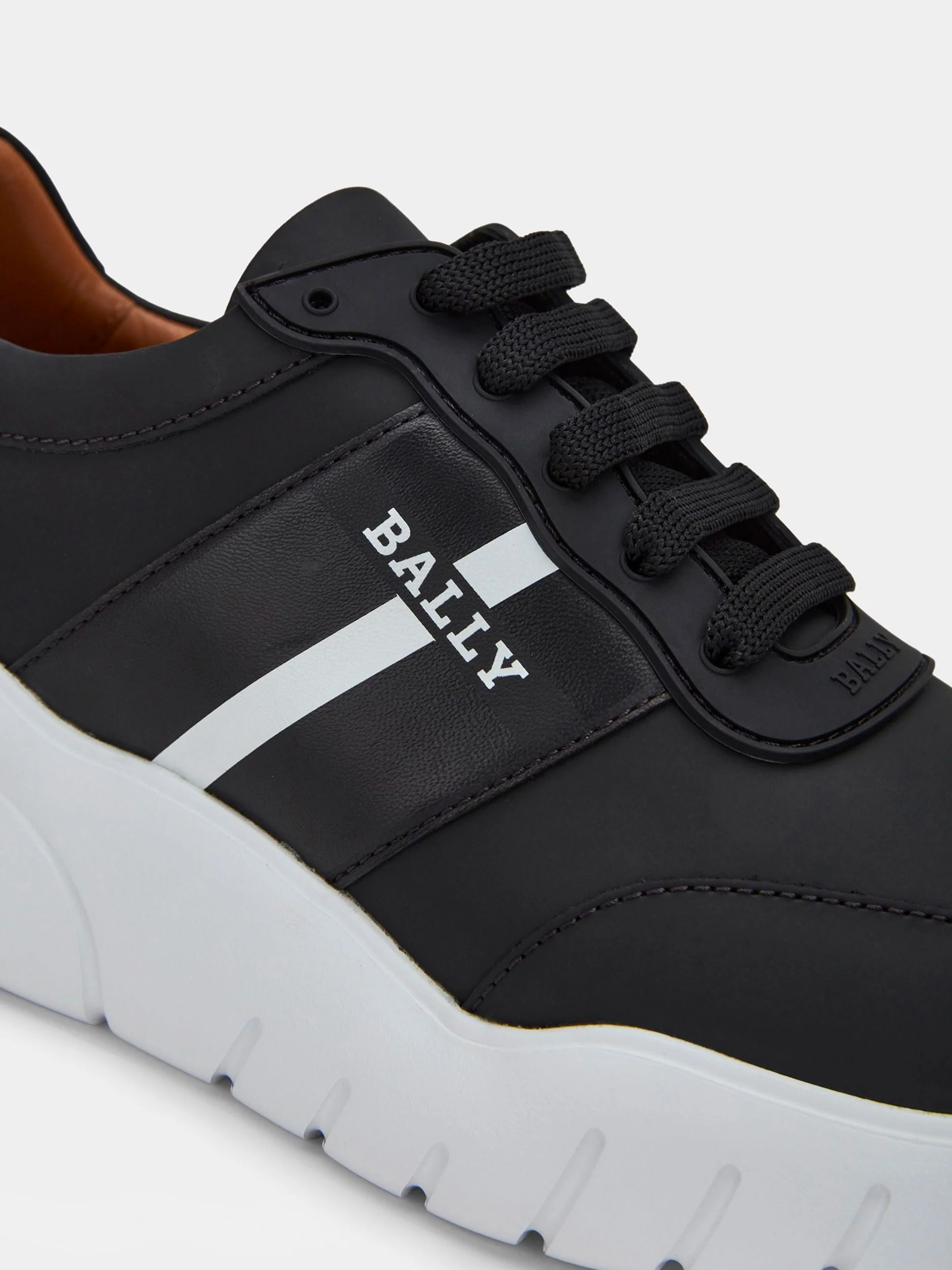 Sneaker in Black Leather - Image 4