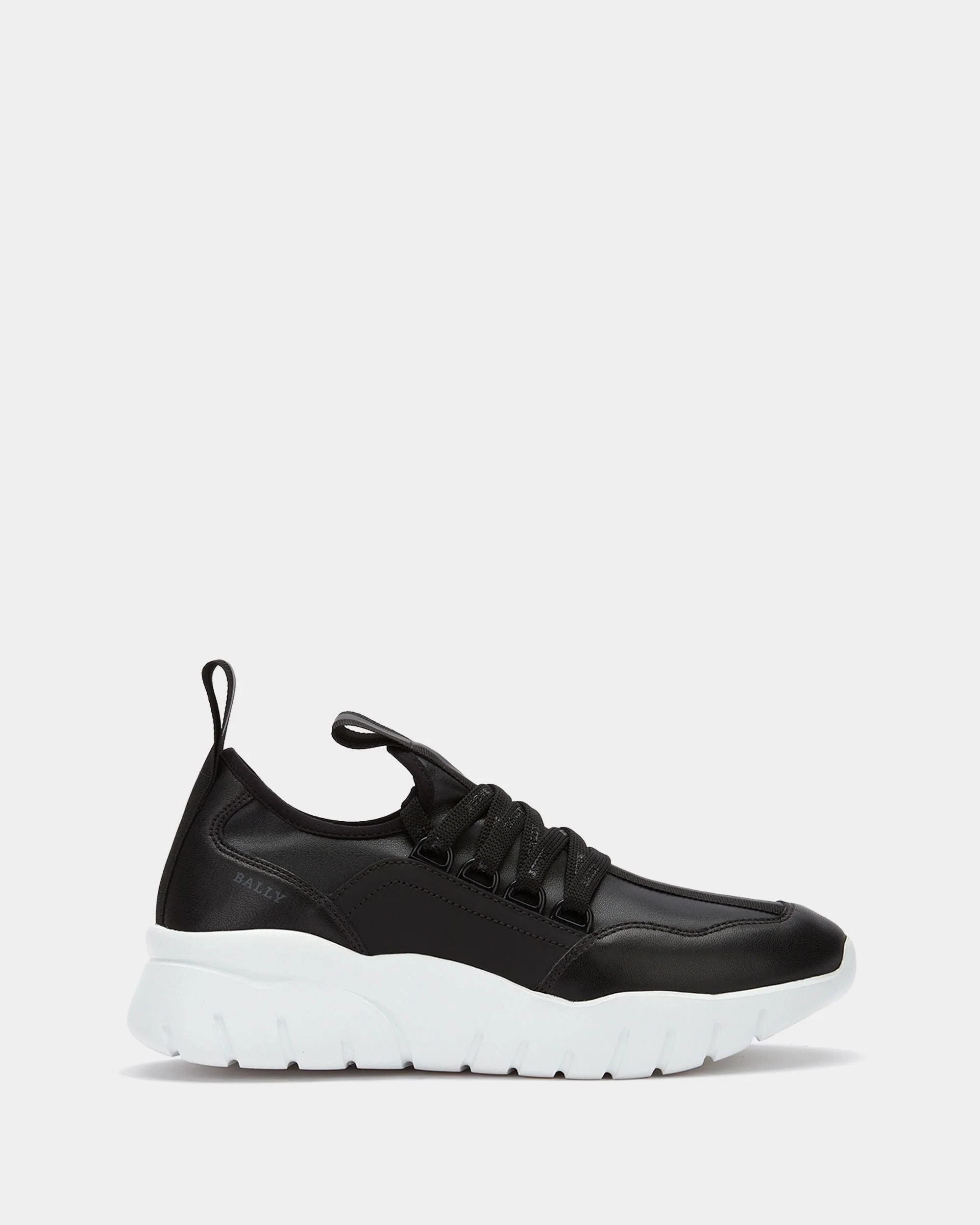 Sneaker in Black Leather