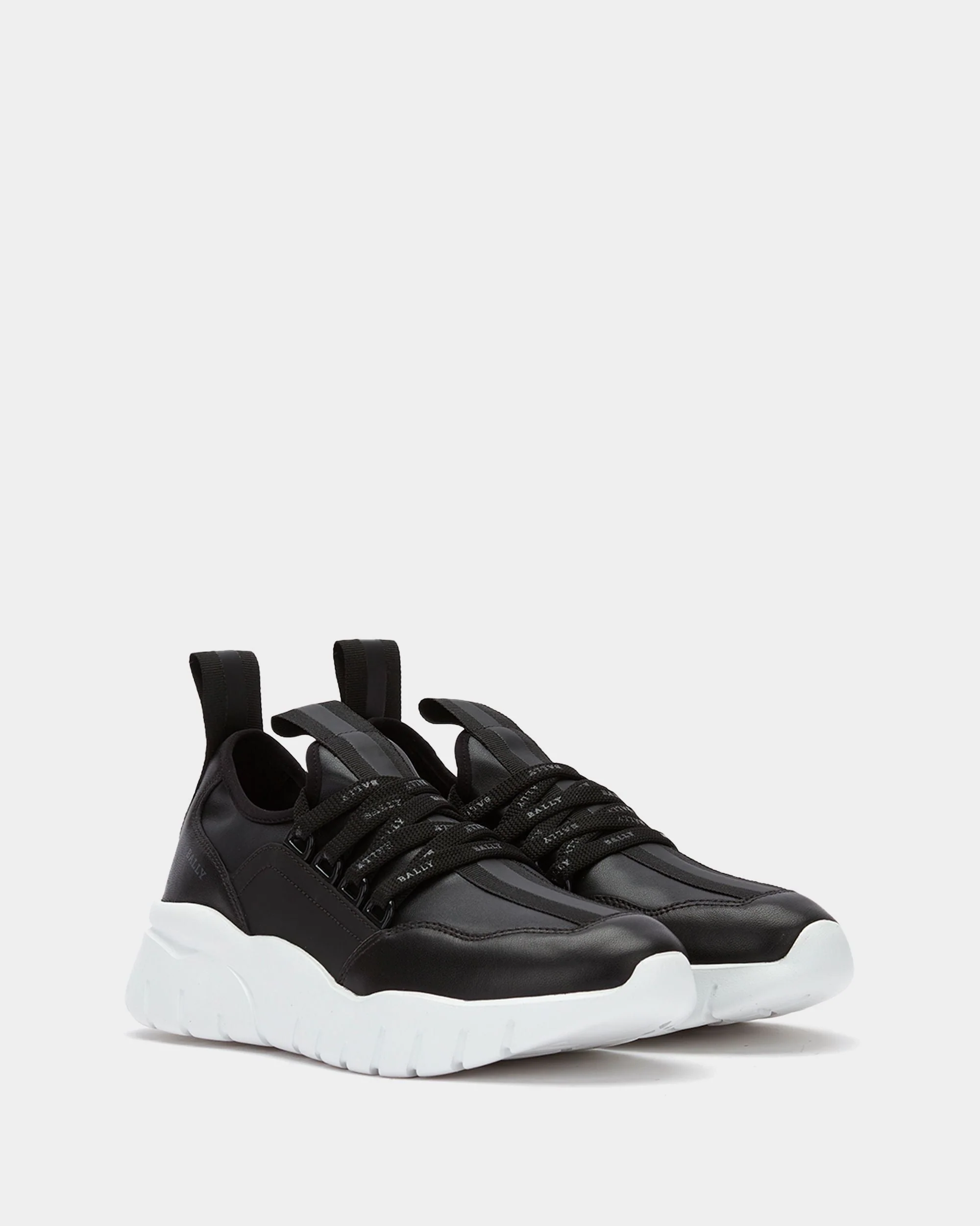 Sneaker in Black Leather - Image 2