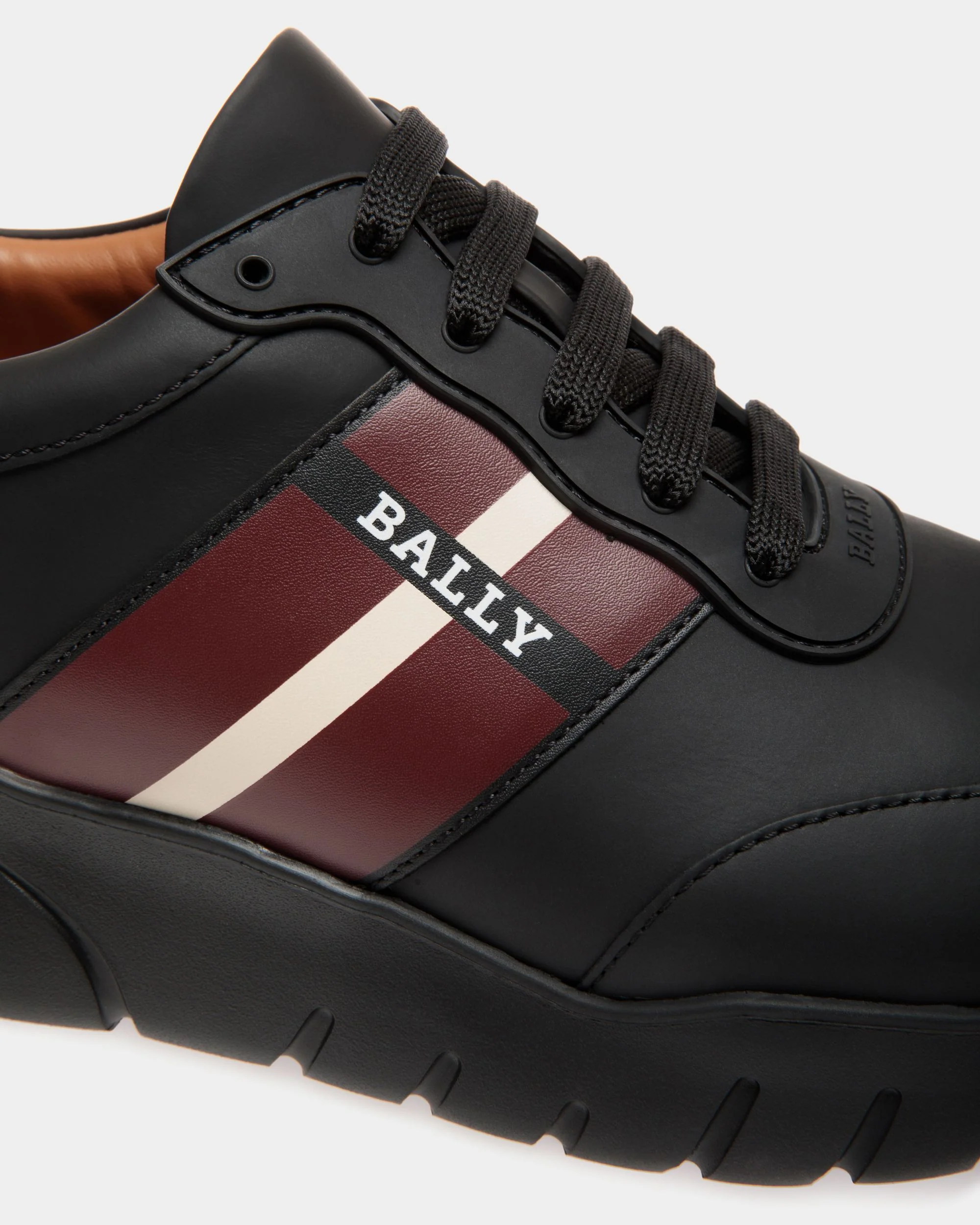 Sneaker in Black Leather - Image 5