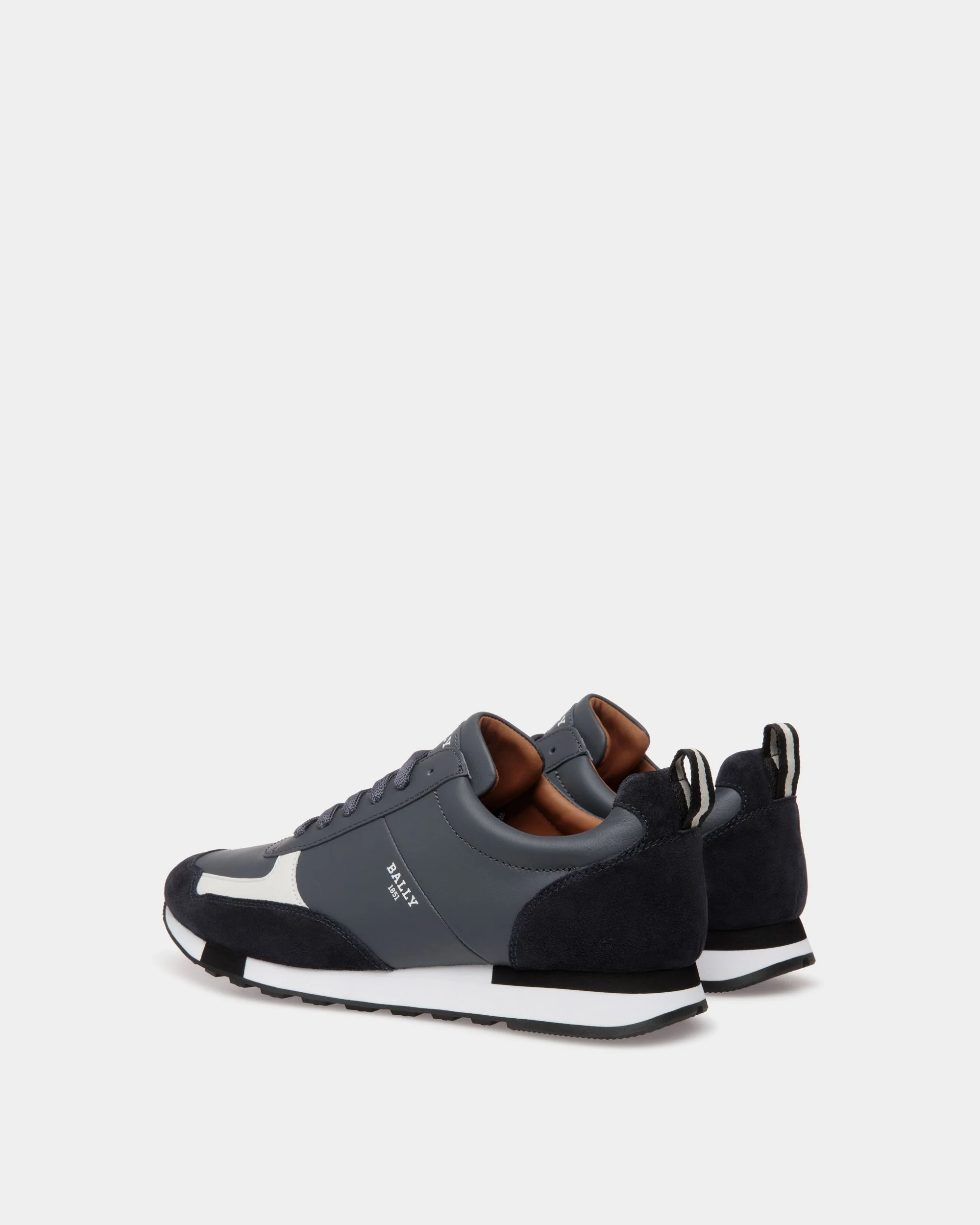 Sneaker In Grey Leather - Image 3