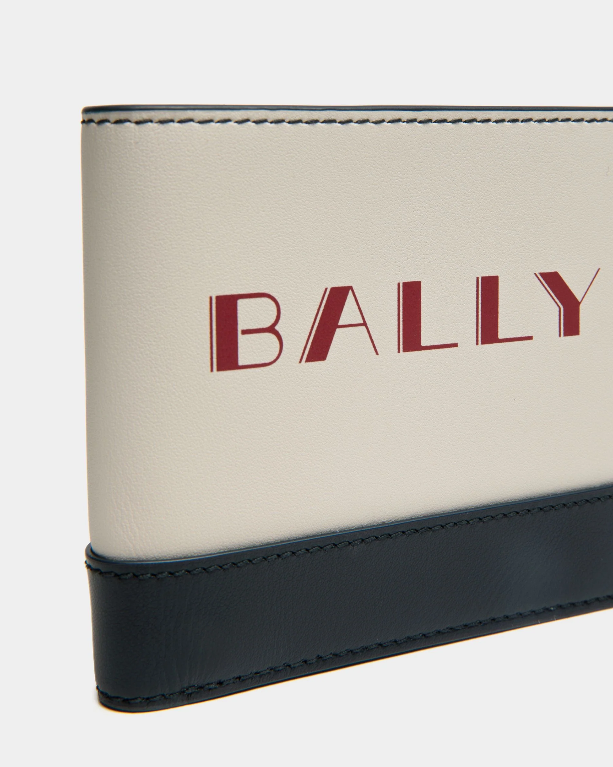 Summer Capsule Bifold In White And Navy Blue Leather - Image 4