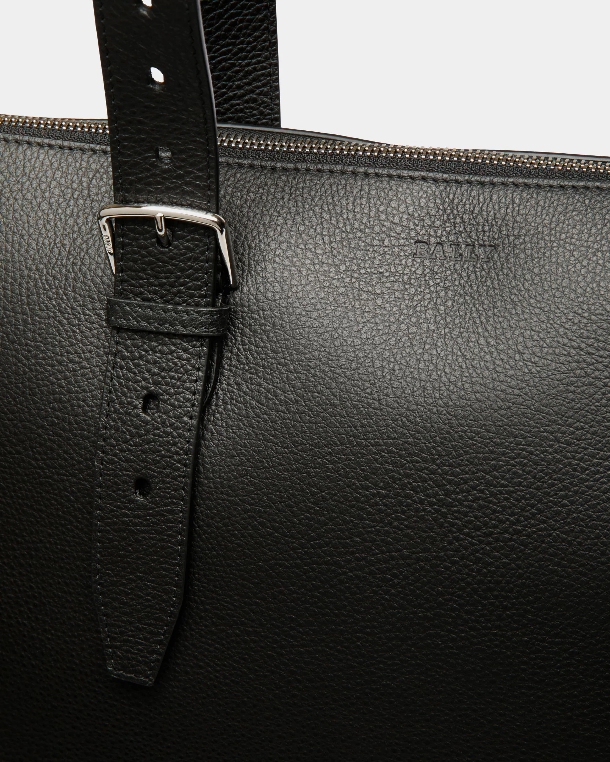 Tote in Black Grained Leather - Image 5