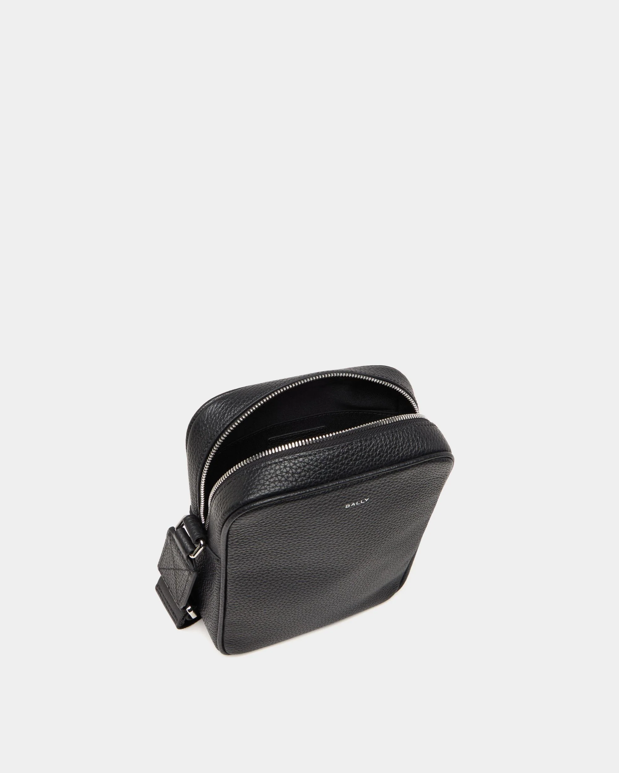 York Crossbody Bag In Black Grained Leather - Image 4