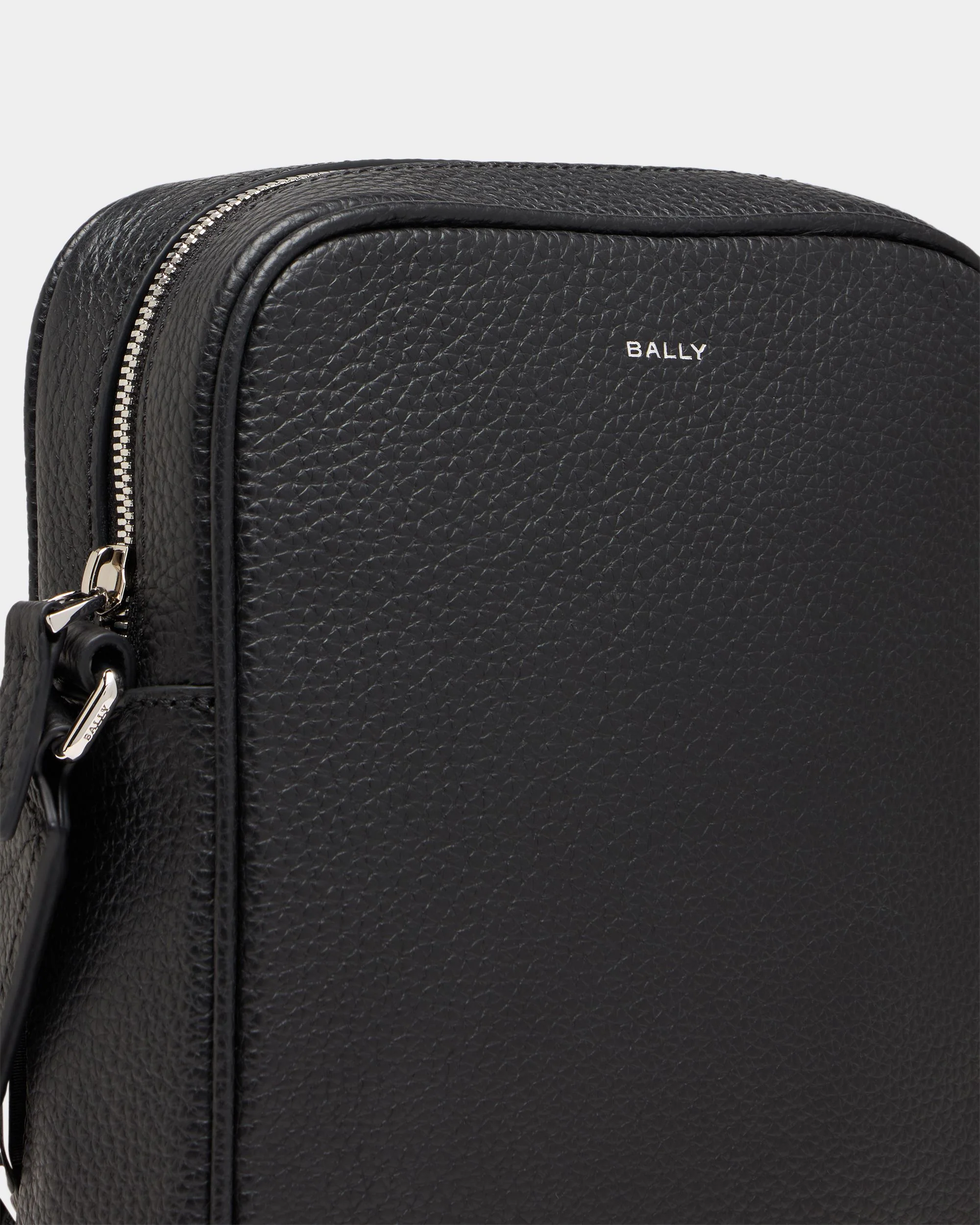 York Crossbody Bag In Black Grained Leather - Image 5
