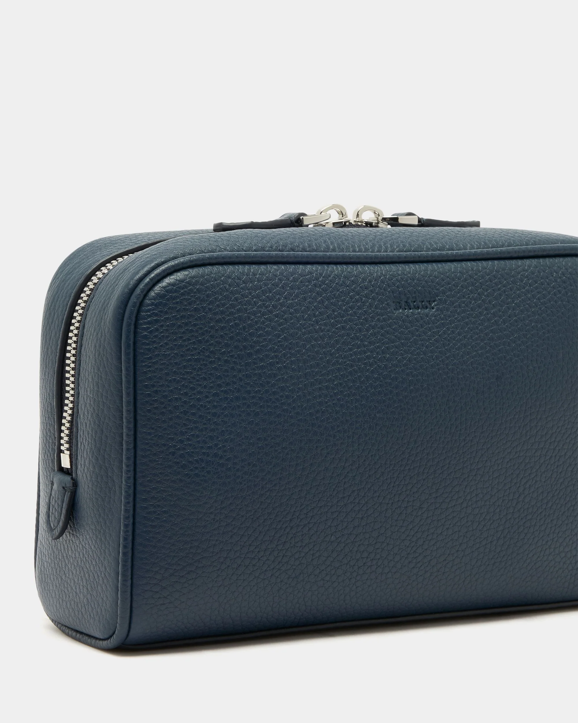 York Necessaire in Navy Blue Grained Leather - Image 5