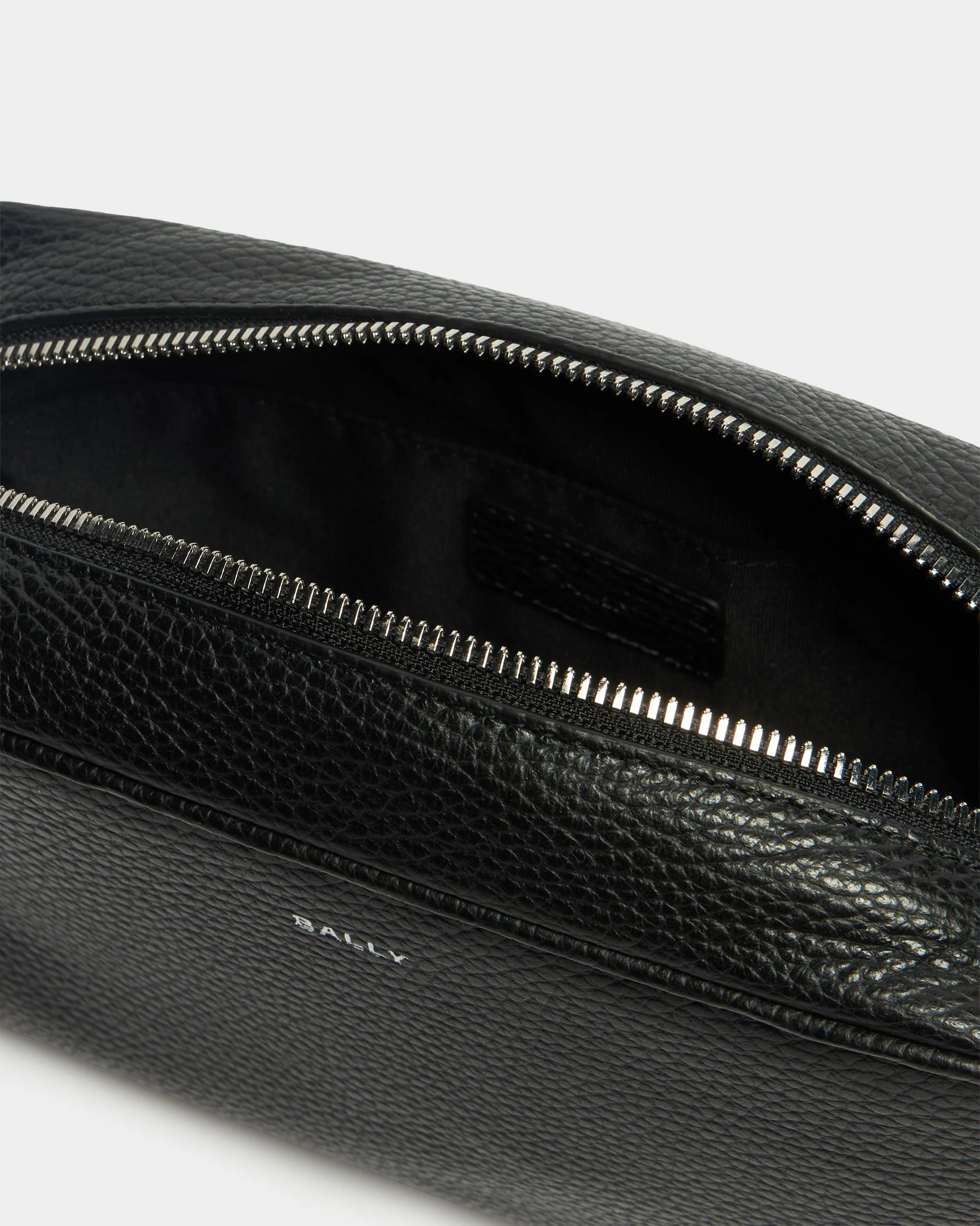 York Pouch In Black Grained Leather - Image 3