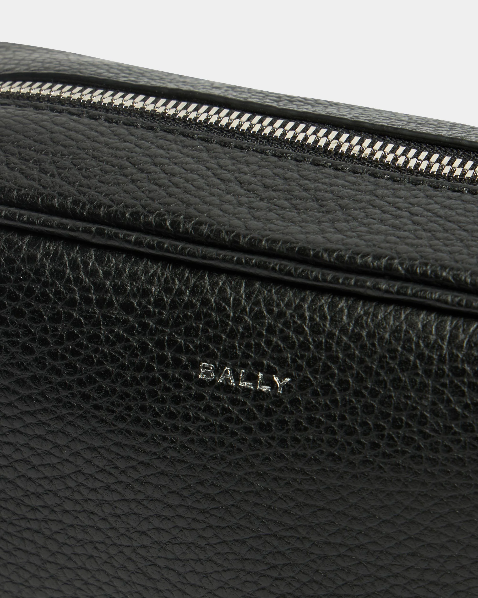 York Pouch In Black Grained Leather - Image 4